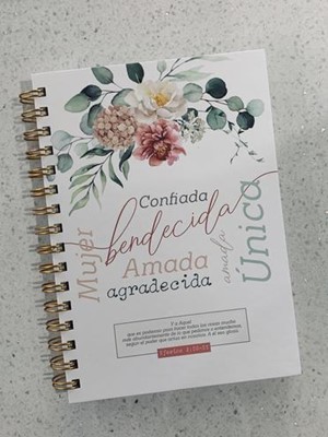 Libreta Espiral - Mujer Confiada, Bendecida, Amada, Agradecida (Tapa Dura)