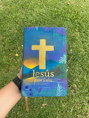 Biblia Jesús para Todos Ilustrada por Raquel Figueroa (Imitación de cuero, color marfil)